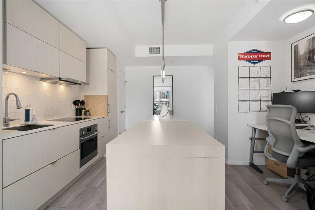 615 6 Avenue SE, #801