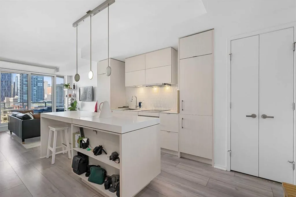 615 6 Avenue SE, #801