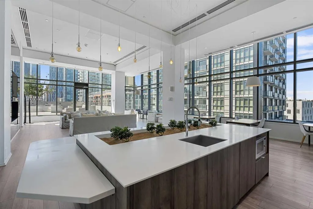 615 6 Avenue SE, #801