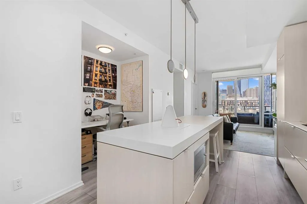 615 6 Avenue SE, #801