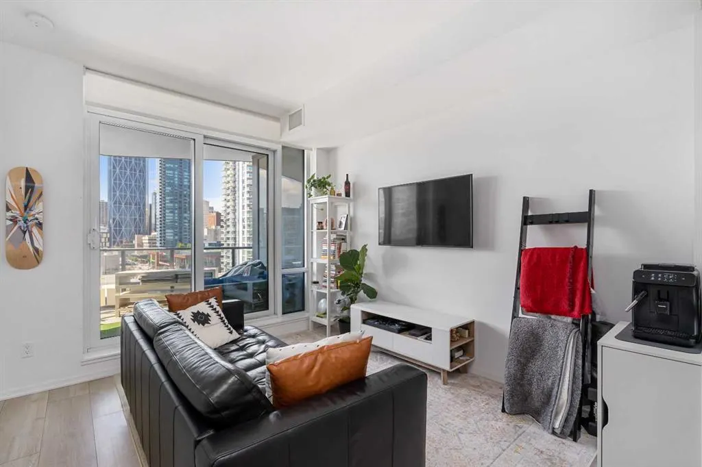615 6 Avenue SE, #801