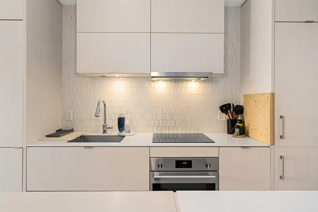 615 6 Avenue SE, #801