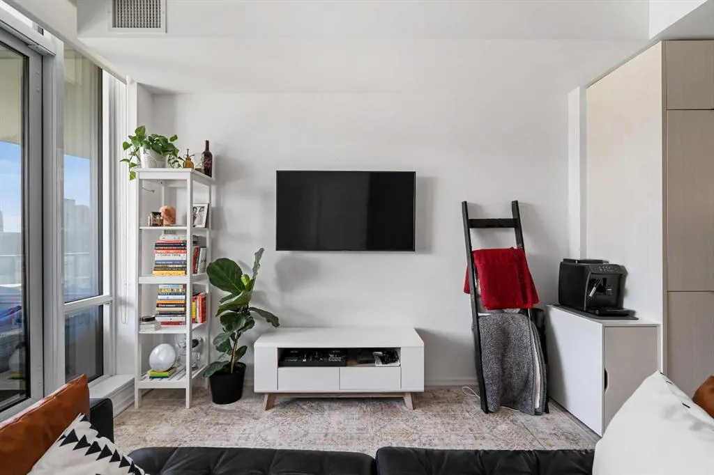 615 6 Avenue SE, #801