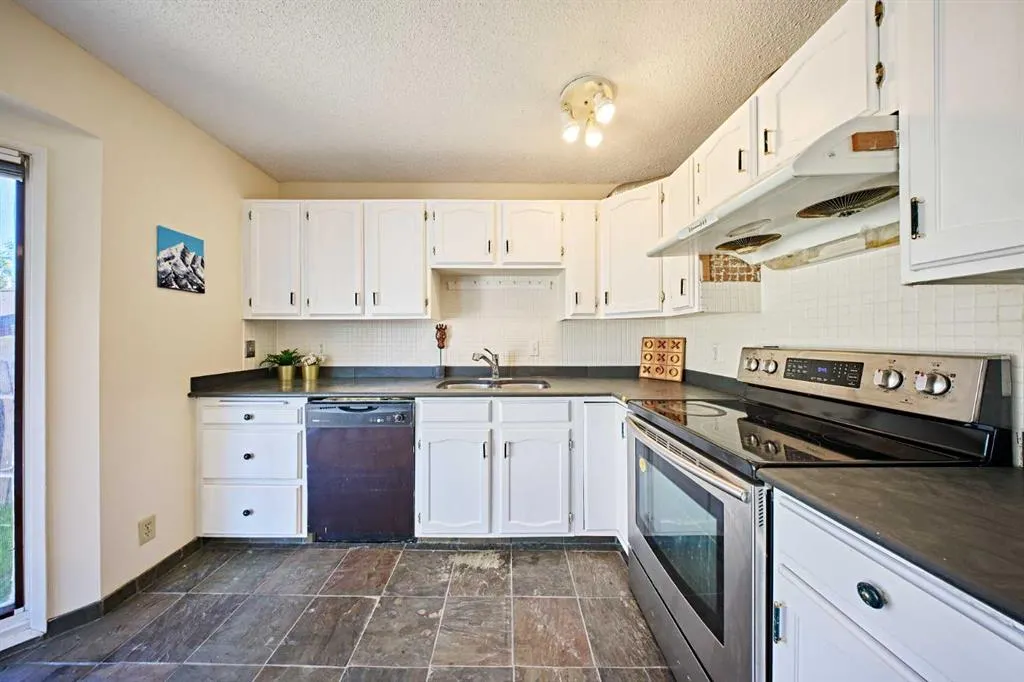16 Shawmeadows Crescent SW