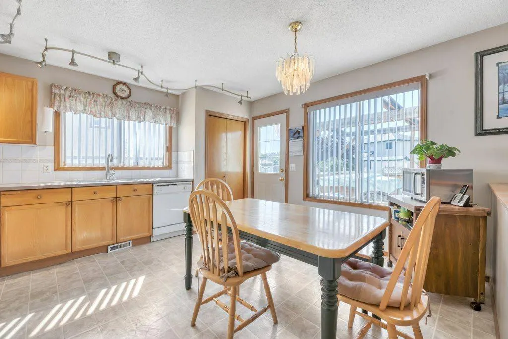 7 Springs Crescent SE