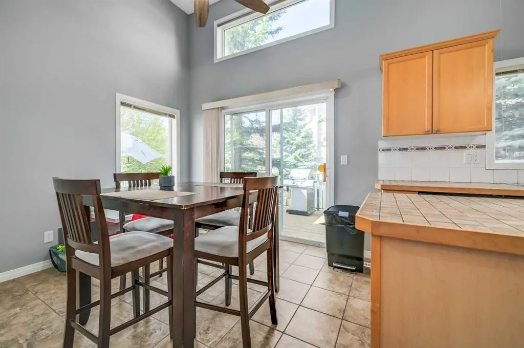 22 Country Hills Cove NW