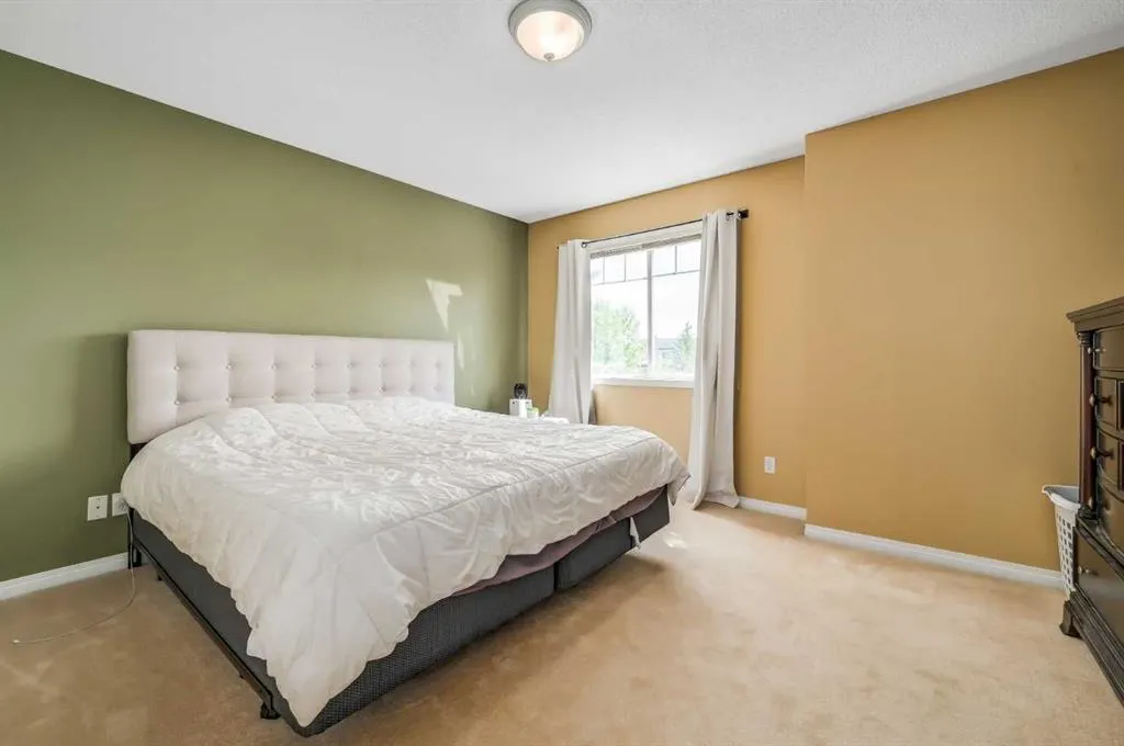 22 Country Hills Cove NW