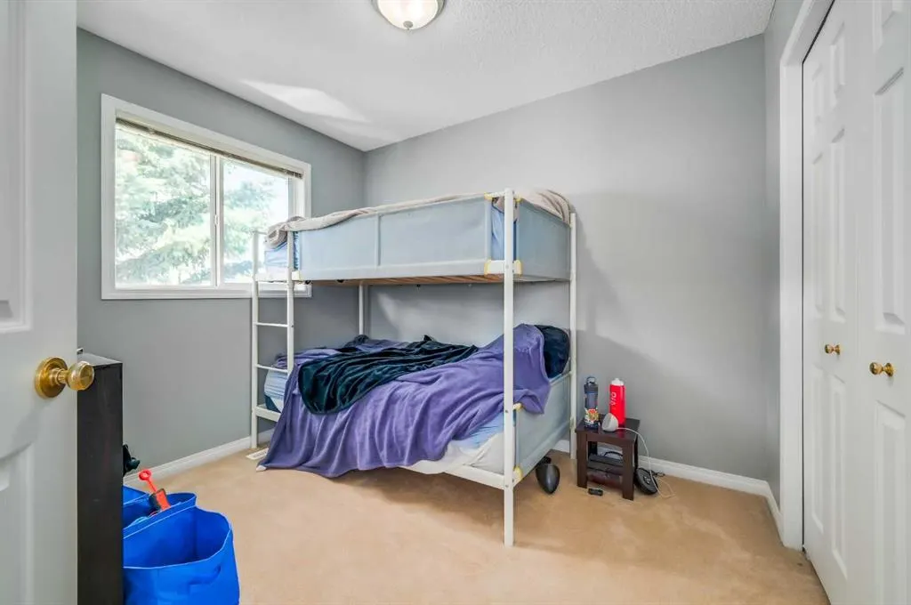 22 Country Hills Cove NW