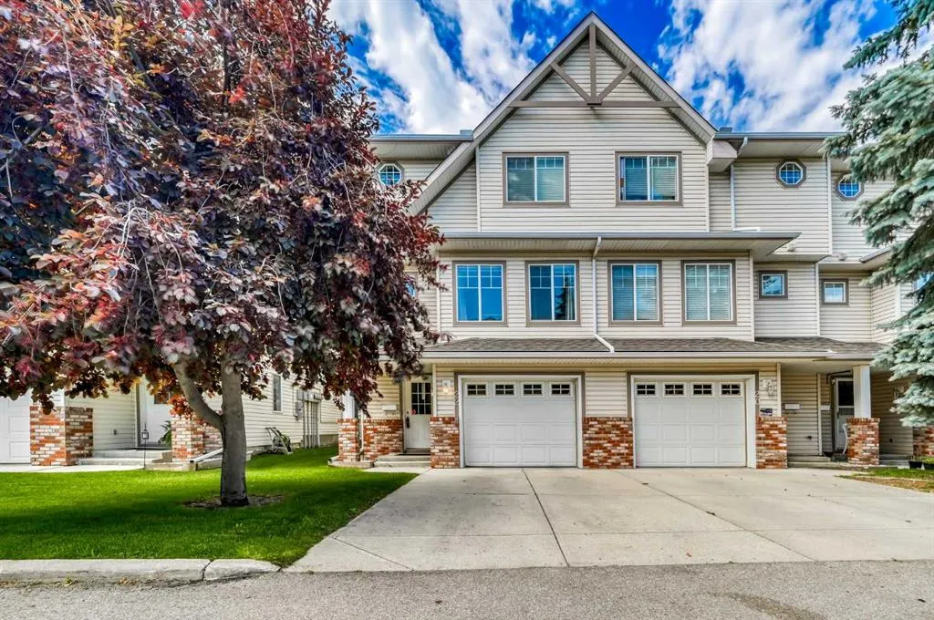 22 Country Hills Cove NW