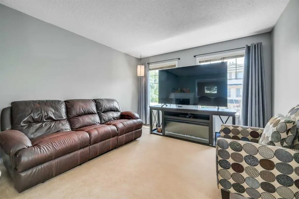 22 Country Hills Cove NW