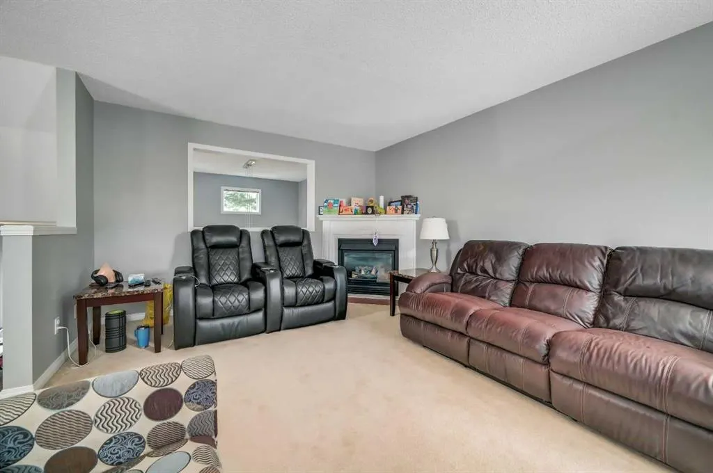 22 Country Hills Cove NW