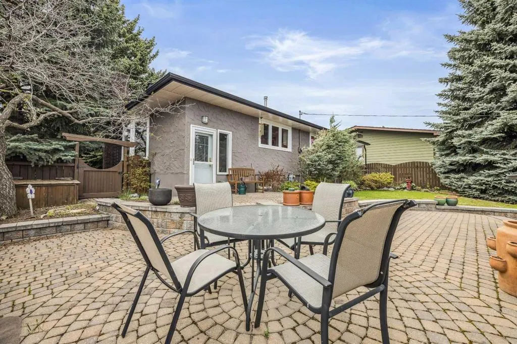 264 Parkland Crescent SE
