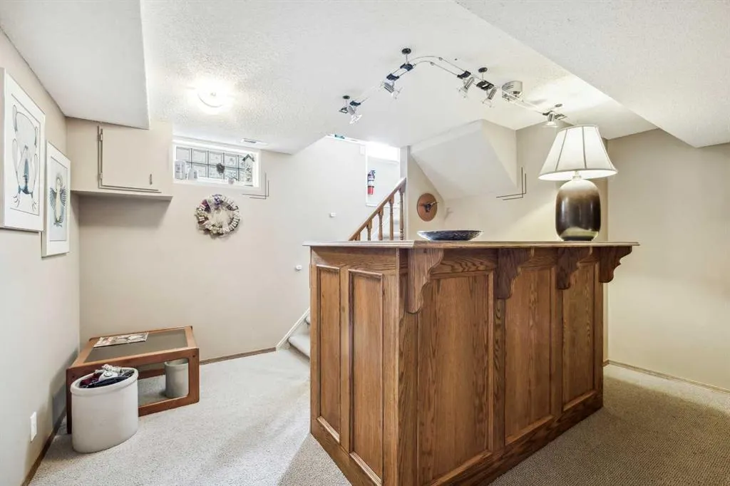 264 Parkland Crescent SE