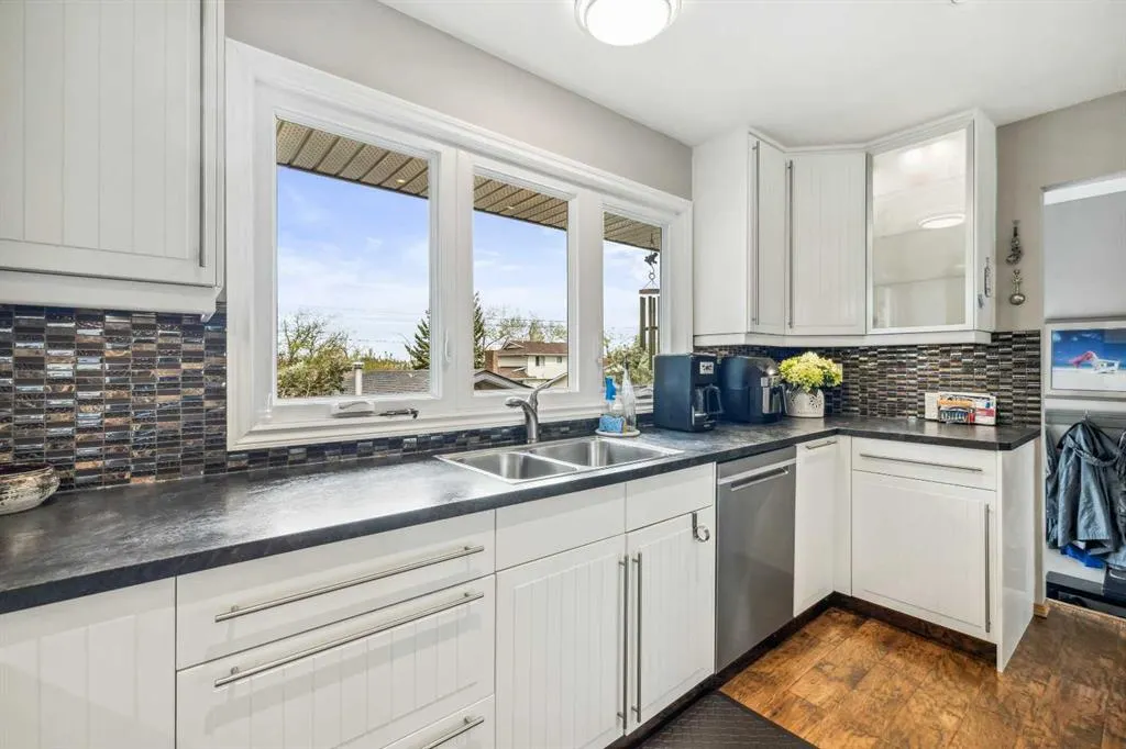 264 Parkland Crescent SE
