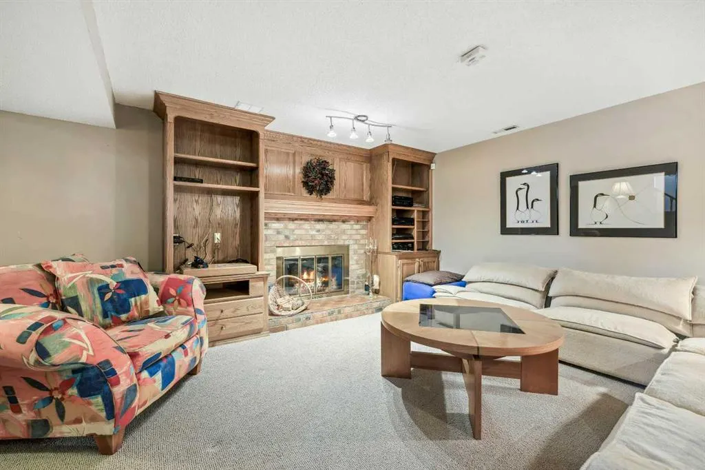 264 Parkland Crescent SE