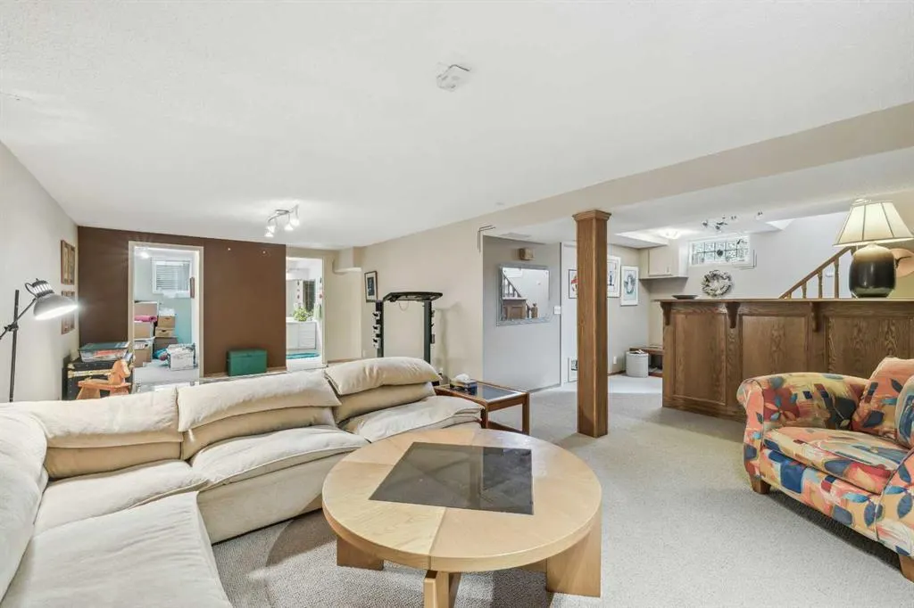 264 Parkland Crescent SE