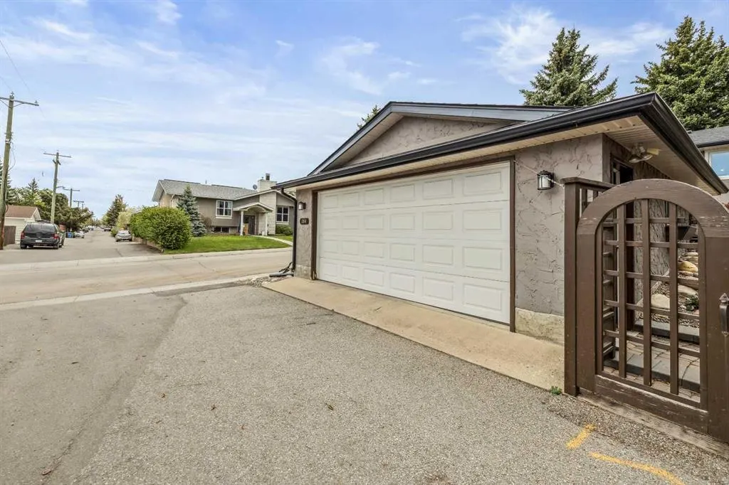 264 Parkland Crescent SE