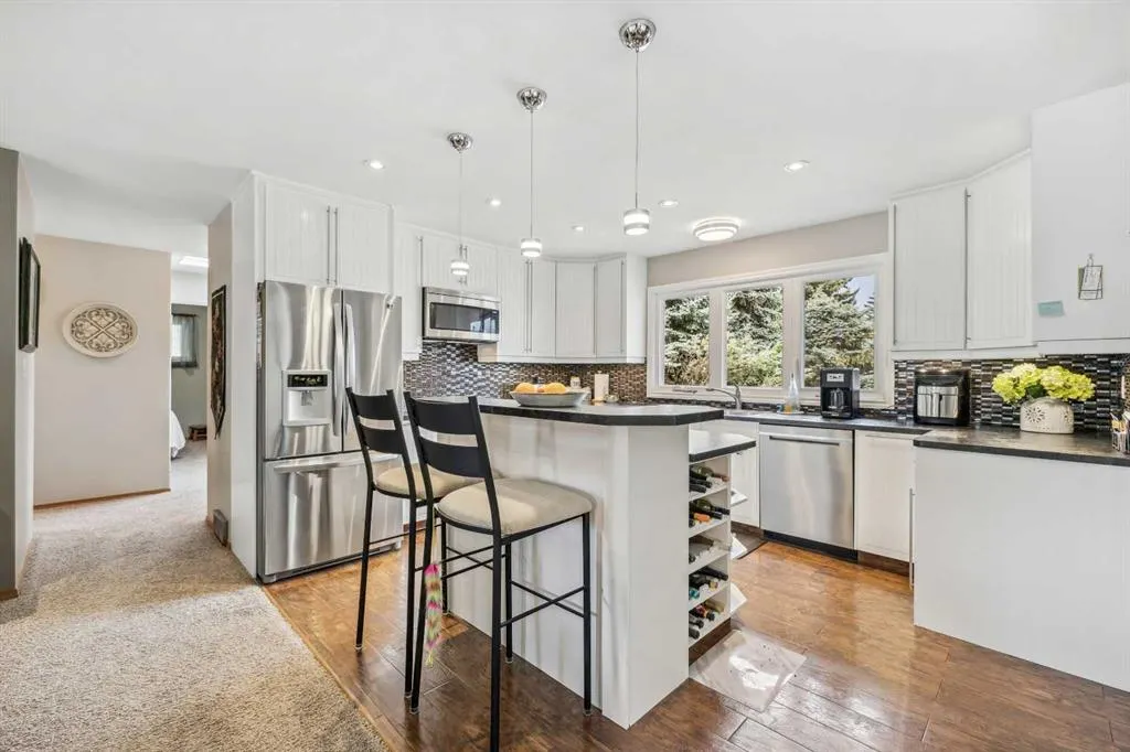 264 Parkland Crescent SE