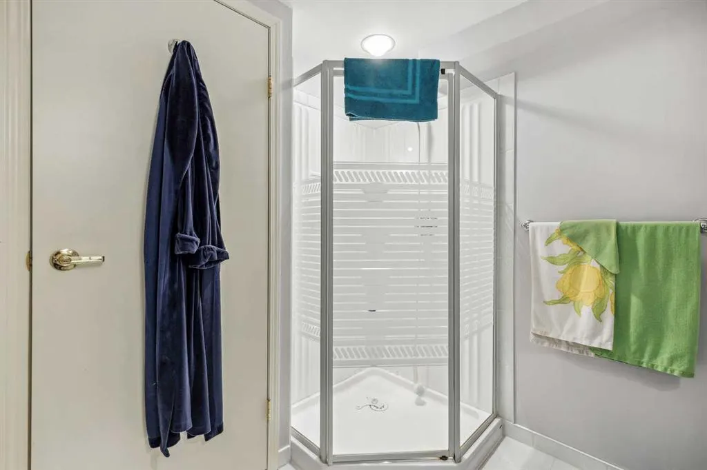 264 Parkland Crescent SE
