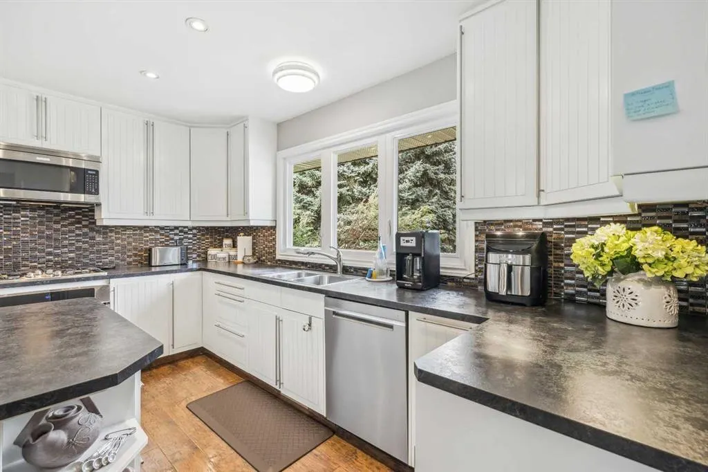 264 Parkland Crescent SE