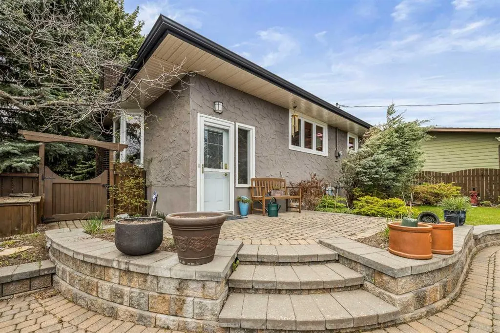 264 Parkland Crescent SE