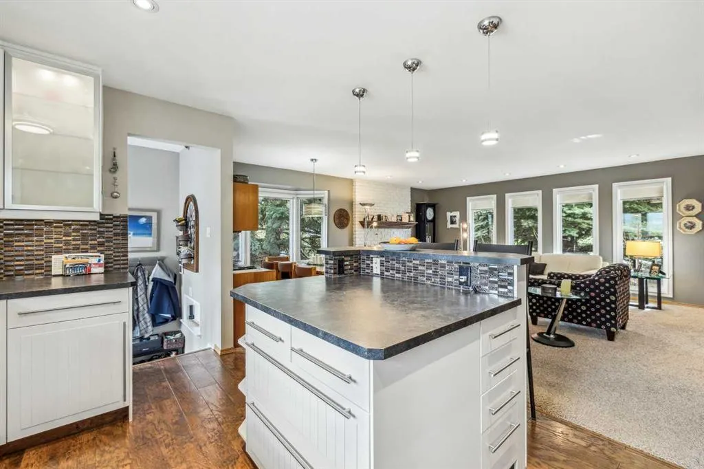 264 Parkland Crescent SE