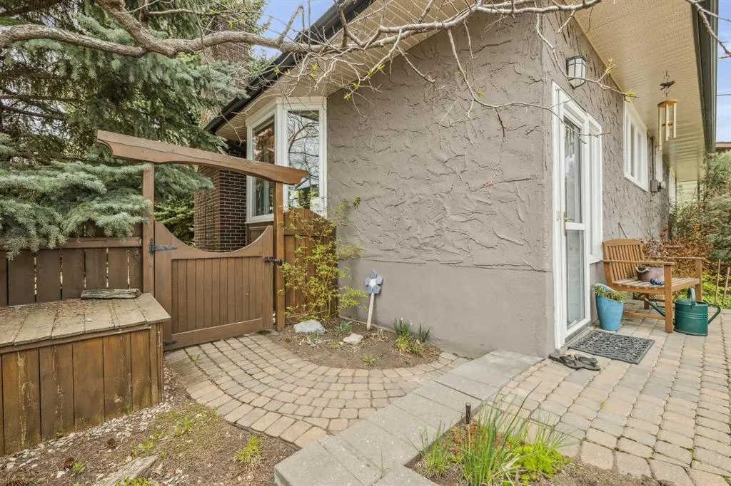 264 Parkland Crescent SE