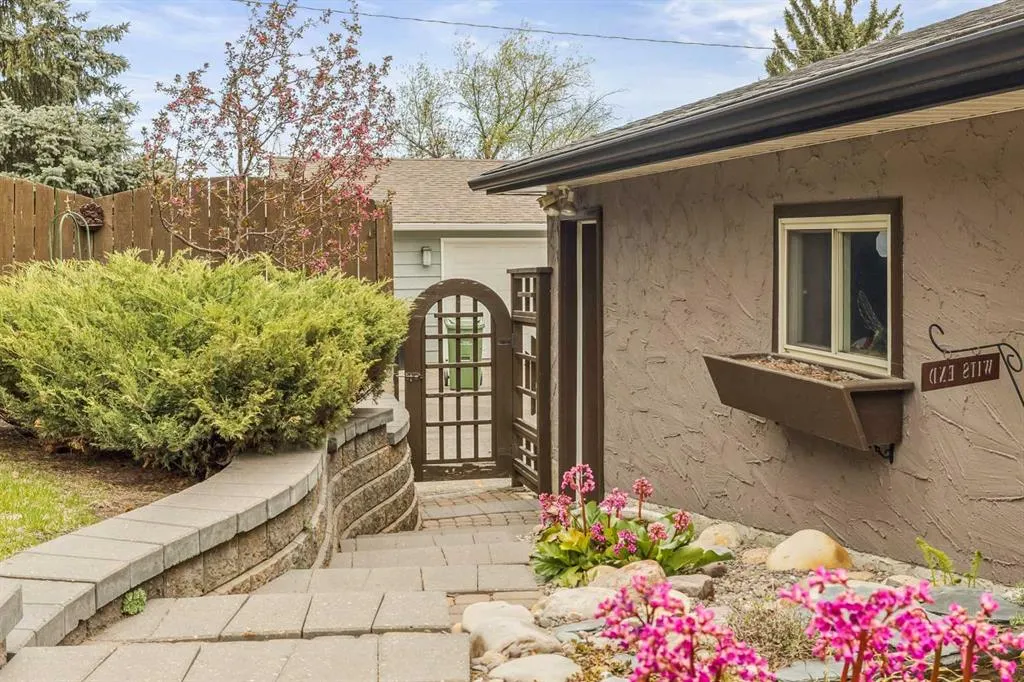 264 Parkland Crescent SE