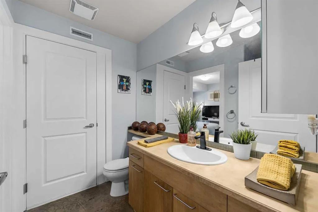 2111 34 Avenue SW, #201