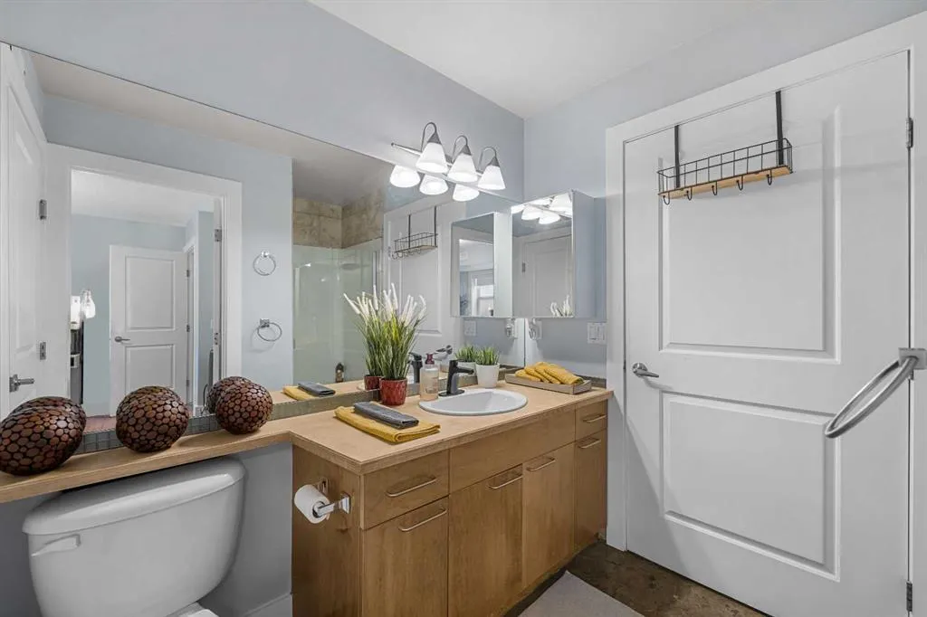 2111 34 Avenue SW, #201