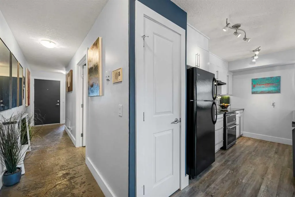 2111 34 Avenue SW, #201
