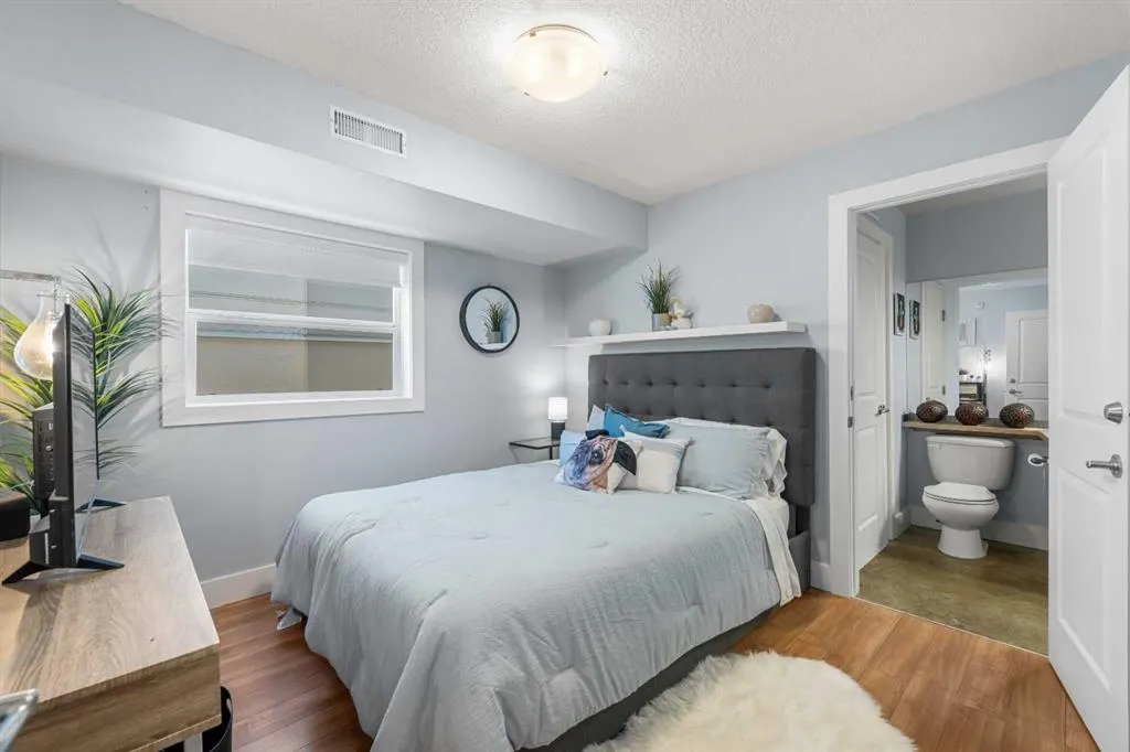 2111 34 Avenue SW, #201