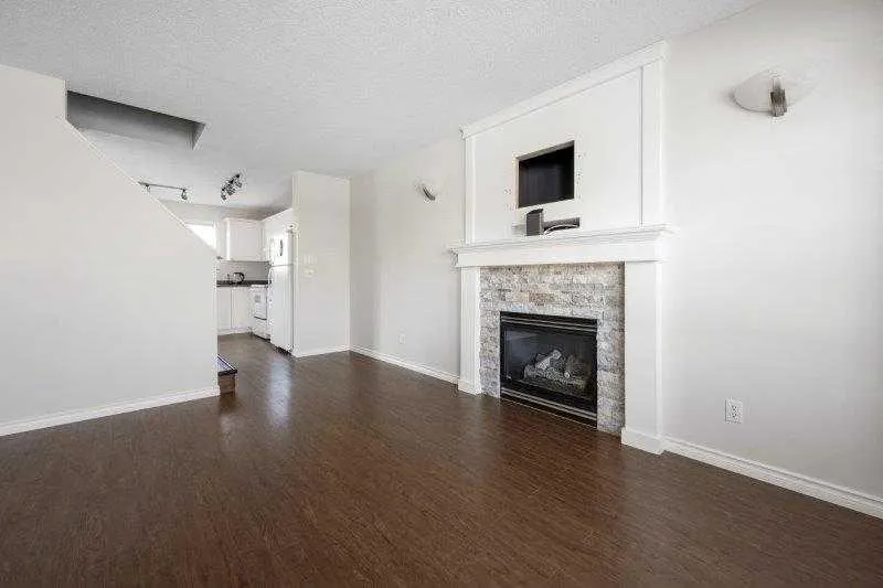 125 Bridleglen Manor SW
