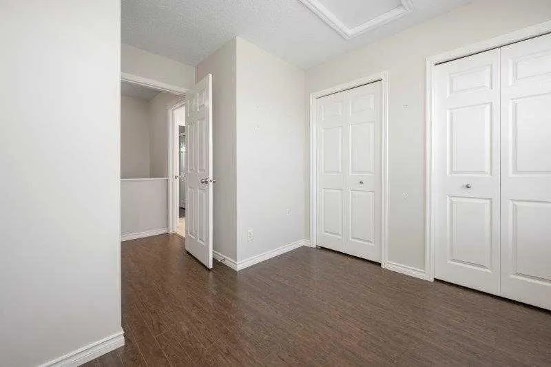 125 Bridleglen Manor SW
