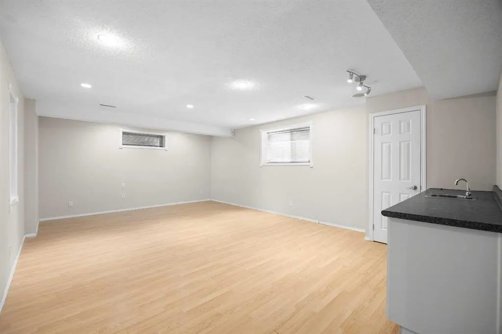 99 Arbour Crest Rise NW