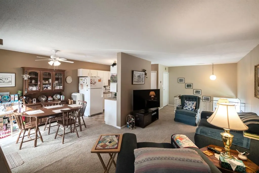 4118 60 Street, #2