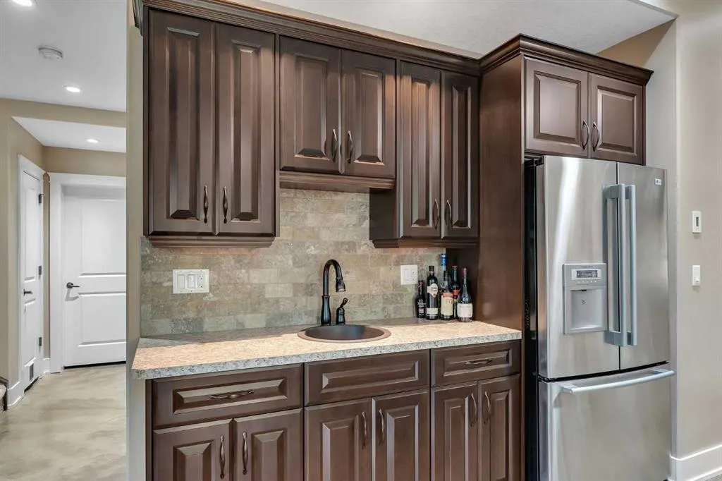 255 Coopers Hill SW