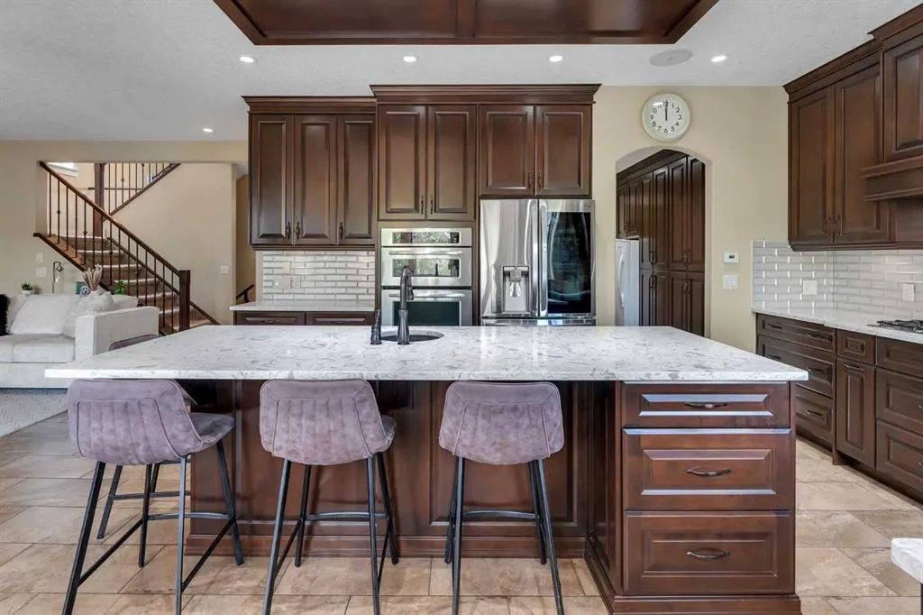 255 Coopers Hill SW