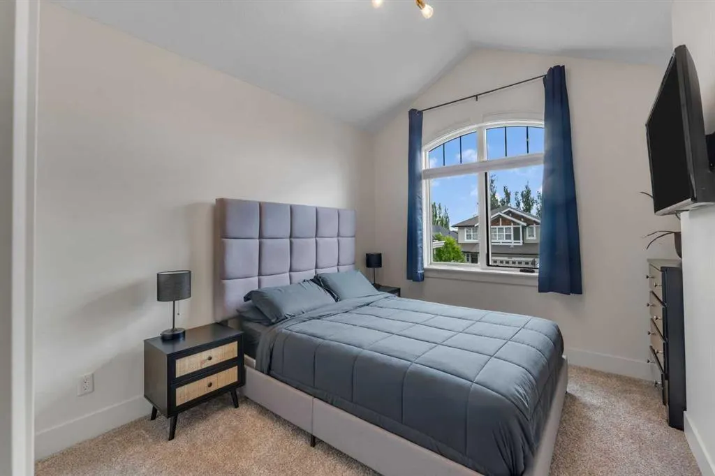 255 Coopers Hill SW