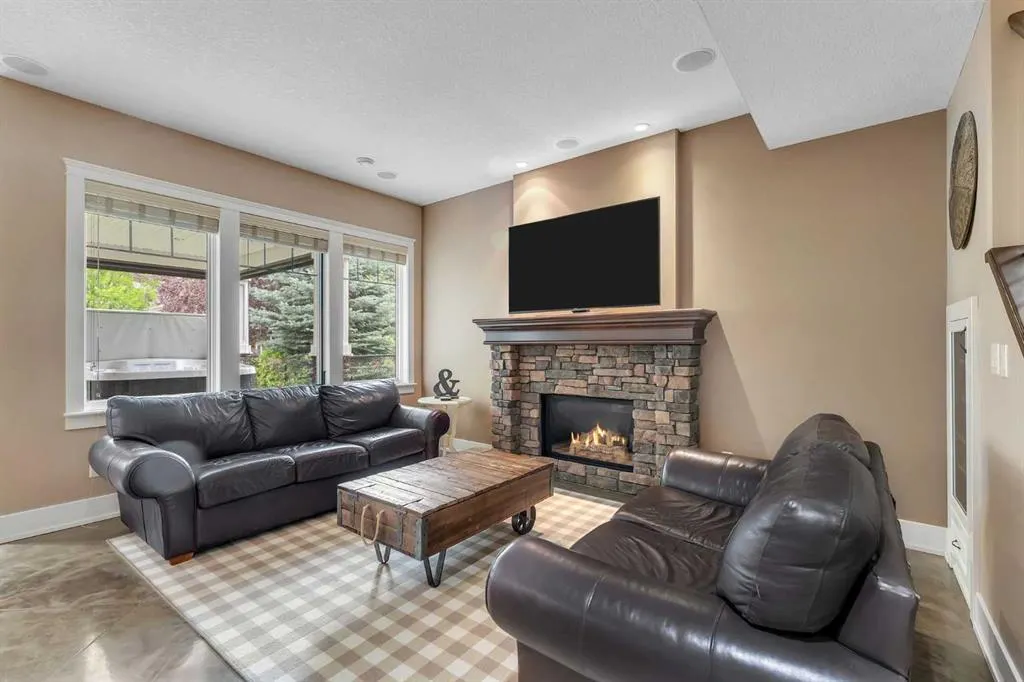 255 Coopers Hill SW
