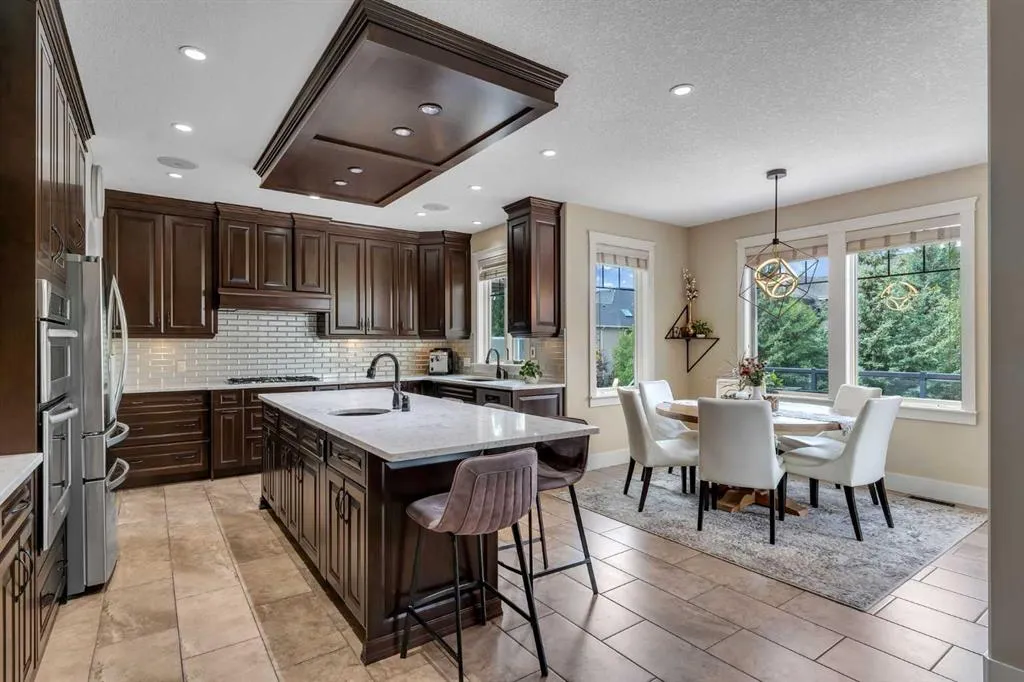 255 Coopers Hill SW