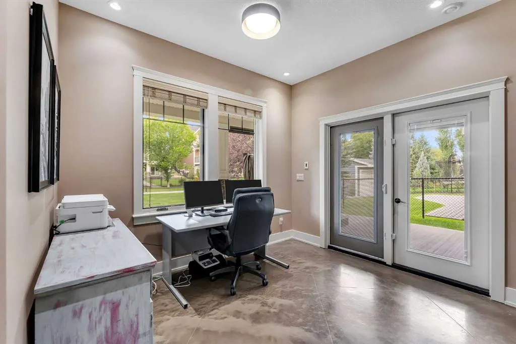 255 Coopers Hill SW