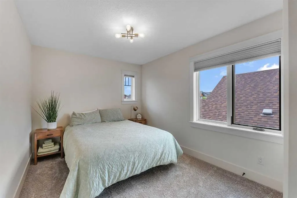 255 Coopers Hill SW