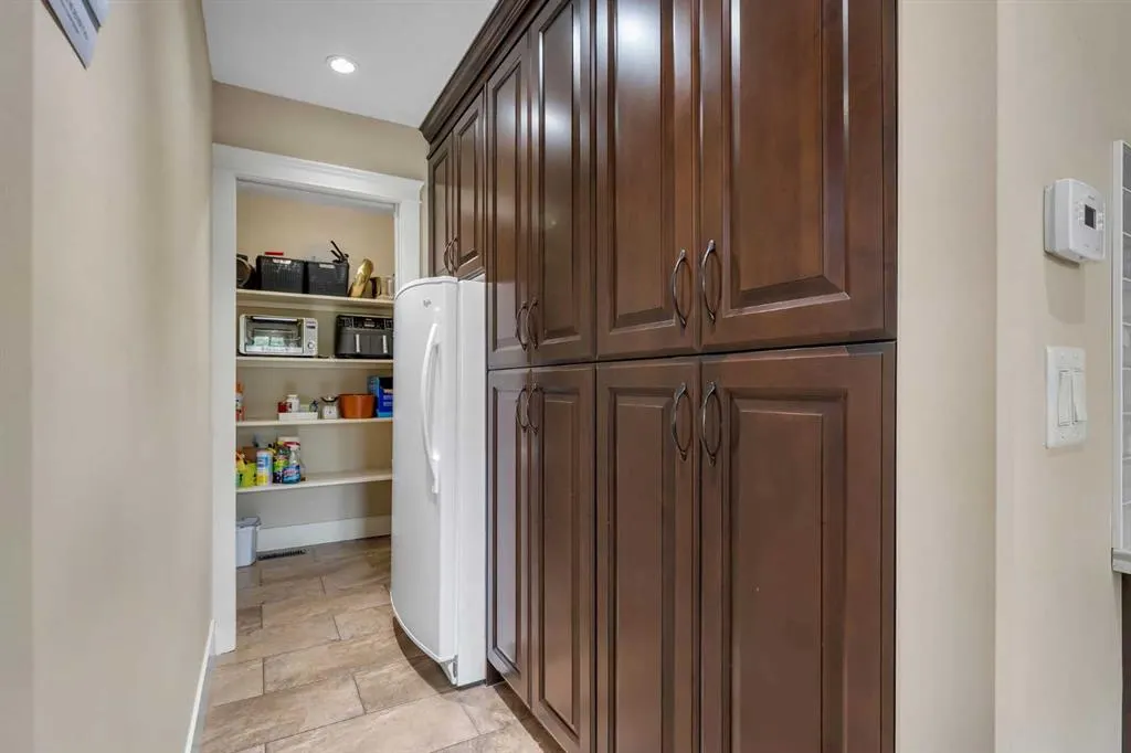 255 Coopers Hill SW