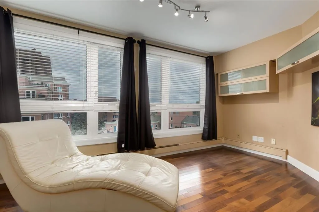 400 Eau Claire Avenue SW, #8704