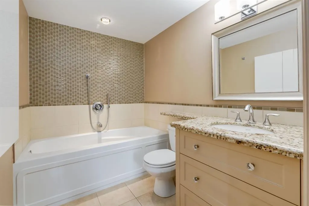 400 Eau Claire Avenue SW, #8704