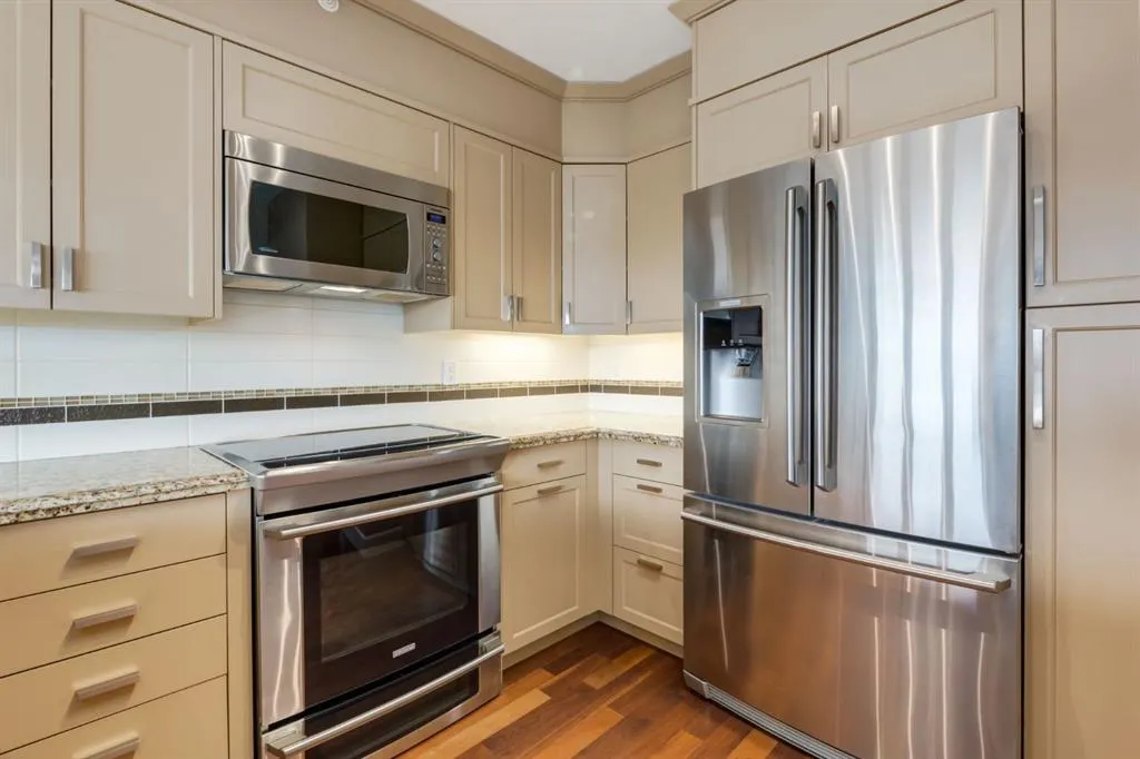 400 Eau Claire Avenue SW, #8704