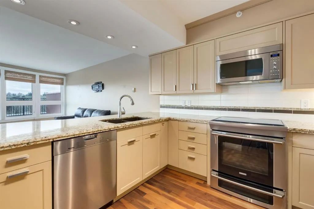 400 Eau Claire Avenue SW, #8704