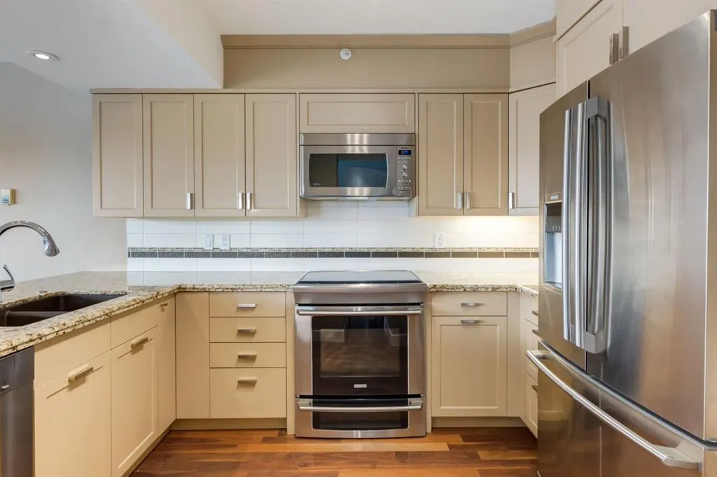 400 Eau Claire Avenue SW, #8704