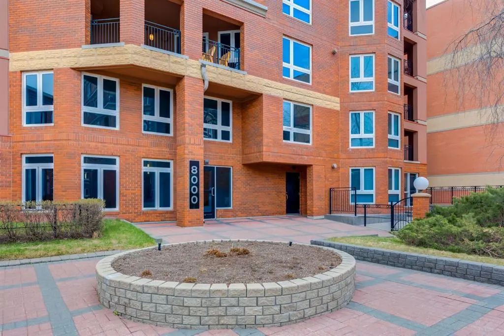 400 Eau Claire Avenue SW, #8704